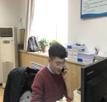 必一运动侯勇老师和受资助员工家庭2